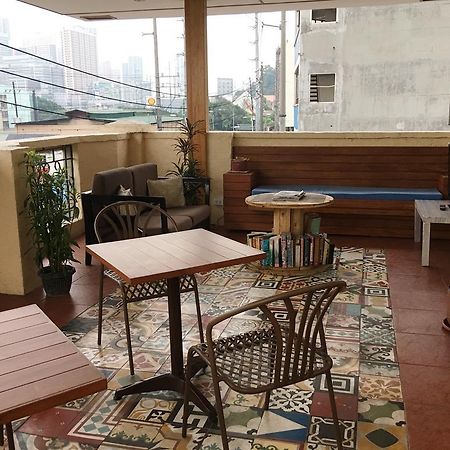 1 River Central Hostel Makati City Eksteriør bilde