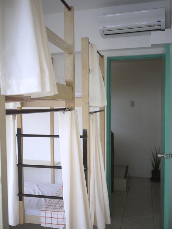 1 River Central Hostel Makati City Rom bilde