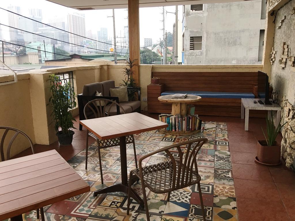 1 River Central Hostel Makati City Eksteriør bilde