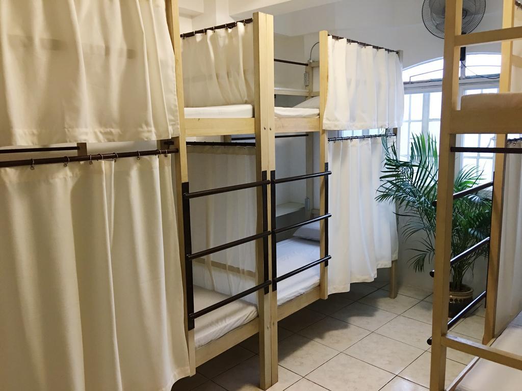 1 River Central Hostel Makati City Rom bilde