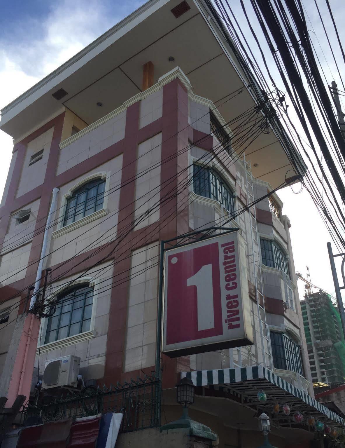 1 River Central Hostel Makati City Eksteriør bilde
